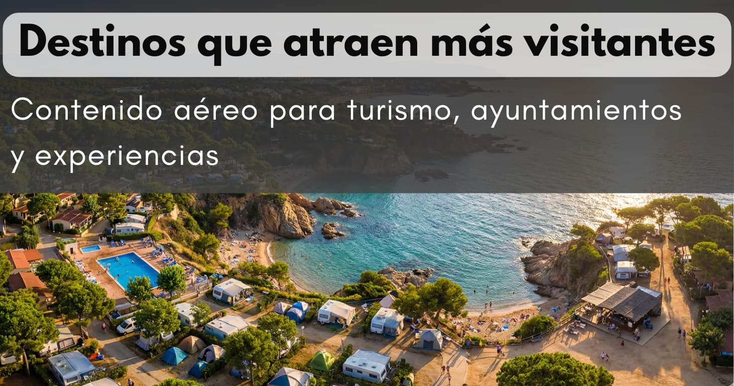 Destino turístico en entorno natural Vista aérea con dron de camping junto al mar, contenido para promoción turística y territorial