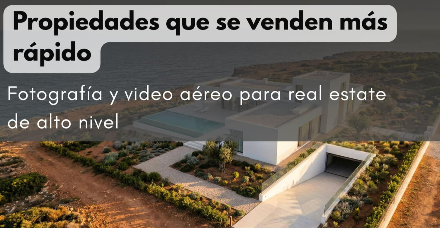 Villa moderna con piscina infinita Fotografía aérea de villa moderna junto al mar con piscina, contenido para real estate de alto nivel
